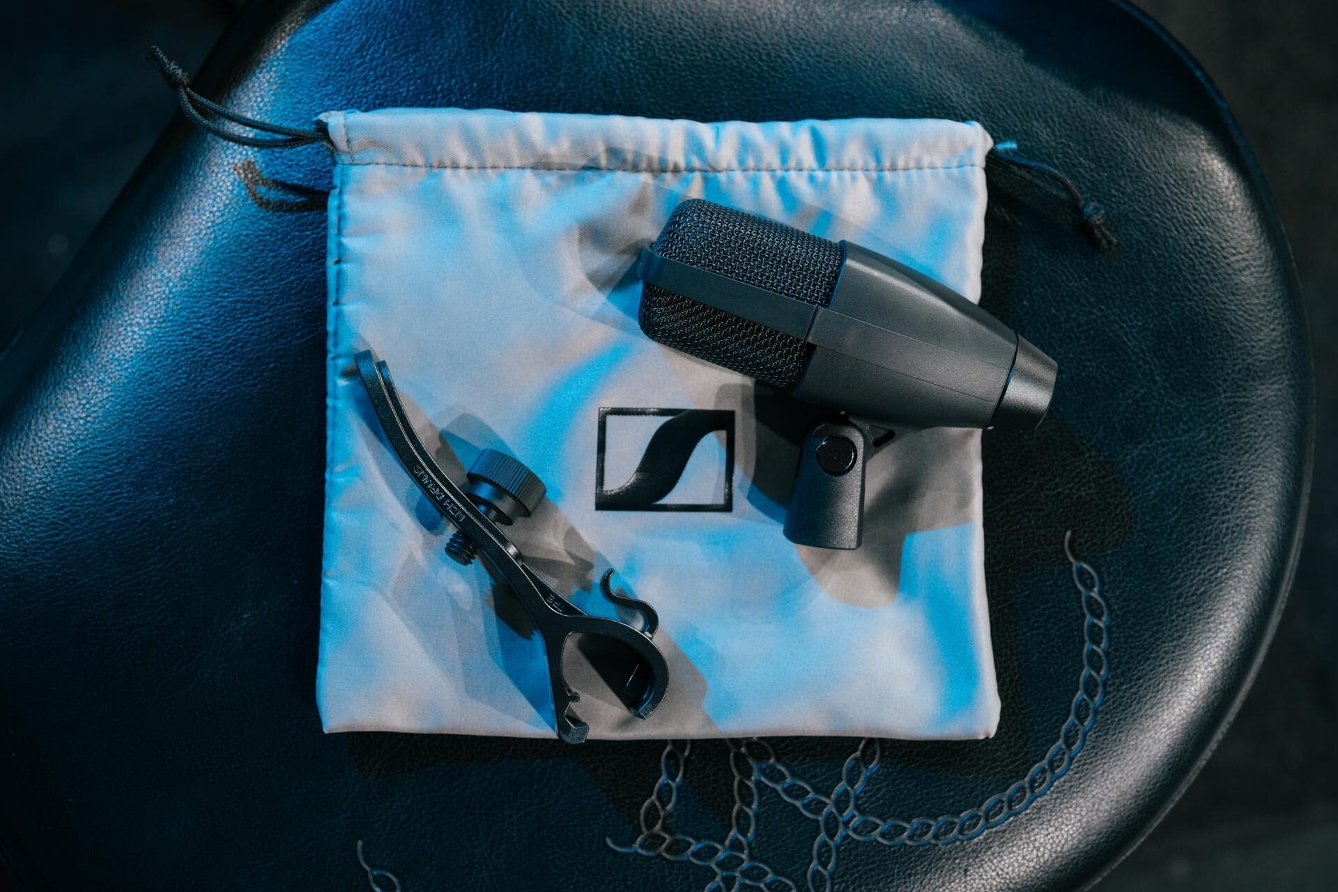 Sennheiser MD 421 Kompakt Dynamic Cardioid Microphone, Standard Black, with MZH Drum Clamp, In Use