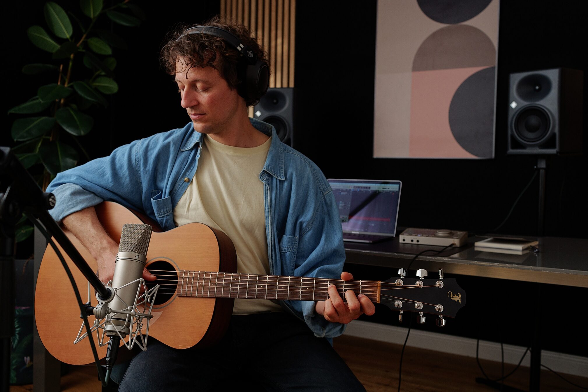 Neumann U 87 Ai Large-Diaphragm Condenser Microphone with Shock Mount, Case and Cable, Single Microphone, Nickel, In Use