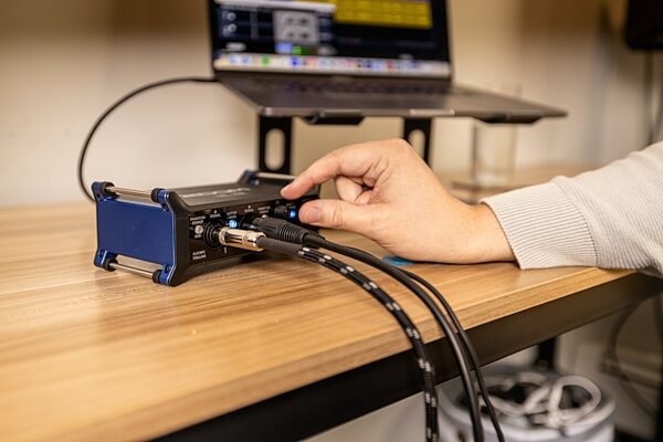 open zoom image for Zoom UAC-232 32-Bit USB Audio Interface, New, Action Position Back