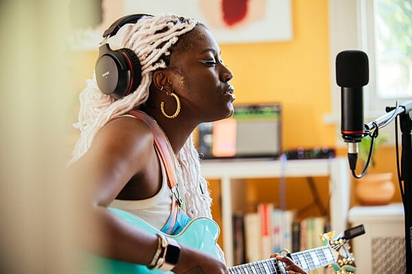 open zoom image for Focusrite Scarlett Solo Studio Gen 4 Audio Interface Recording Package, New, In Use