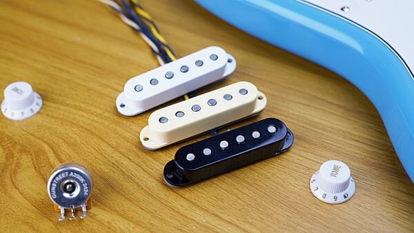 open zoom image for Gunstreet Eras '60s Stratocaster Electric Guitar Pickup Set, White, Action Position Back