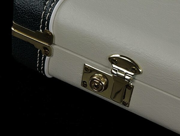 open zoom image for Gretsch G6286 Deluxe CVT Electric Guitar Case, Closeup 2