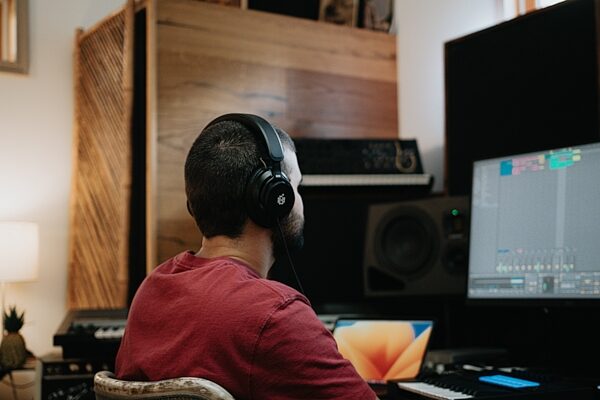 open zoom image for ADAM Audio H200 Professional Closed-Back Headphones, New, In Use