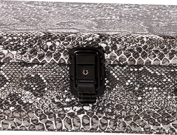 open zoom image for Gibson Les Paul Hardshell Case, Snakeskin, Action Position Back