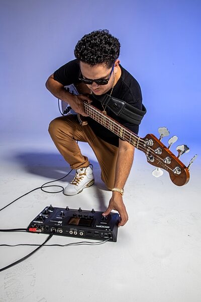 open zoom image for Zoom B6 Bass Multi-Effects Processor, New, Action Position Back