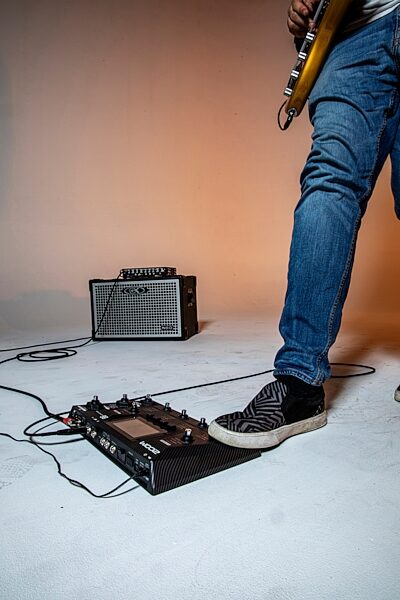 open zoom image for Zoom B6 Bass Multi-Effects Processor, New, Action Position Back