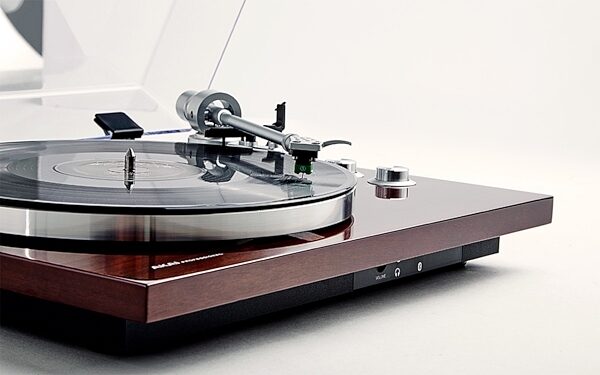 open zoom image for Akai BT500 Belt-Drive Turntable with Wireless Streaming, Detail 6