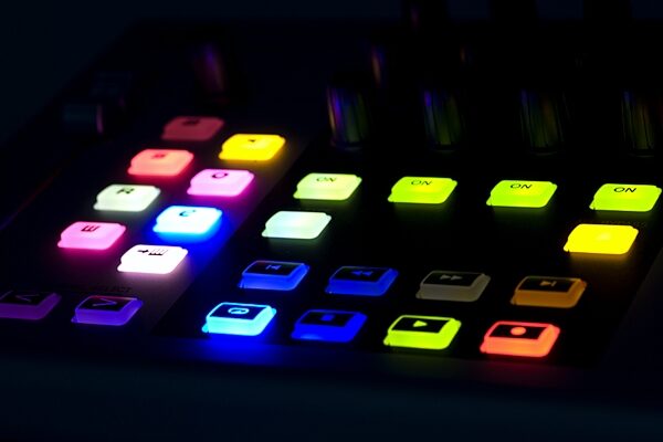open zoom image for Steinberg CC121 Advanced Integration Controller, Backlit Side