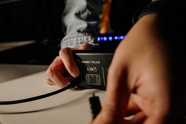 open zoom image for Mackie MainStream Audio Video Capture Interface, New, Action Position Back