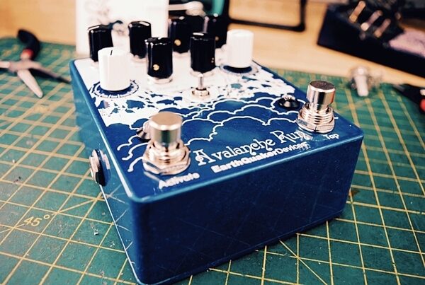open zoom image for EarthQuaker Devices Avalanche Run Stereo Delay Reverb Pedal, glam