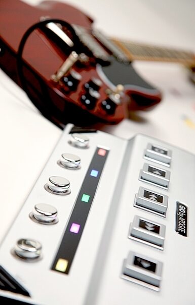 open zoom image for Apogee GIO USB Guitar Recording Interface and Controller, In Use 2