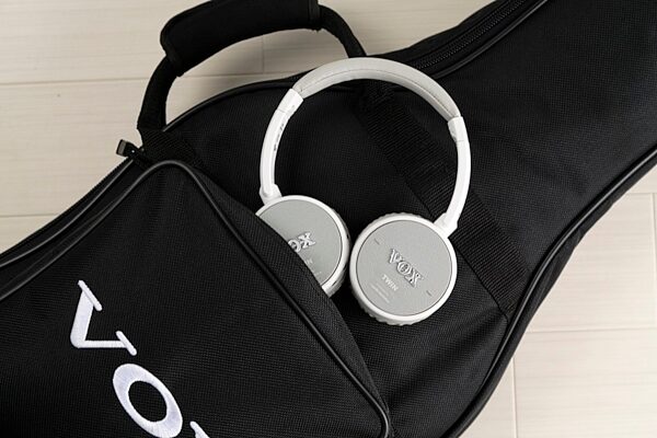 open zoom image for Vox amPhones Active Amplifier Headphones, Glamour View 1