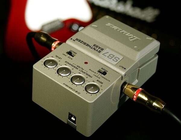 open zoom image for Ibanez SB7 Tone Lok Synthesizer Bass Pedal, Application Shot Back