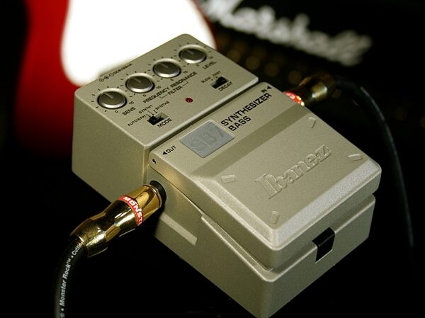 open zoom image for Ibanez SB7 Tone Lok Synthesizer Bass Pedal, Application Shot Front