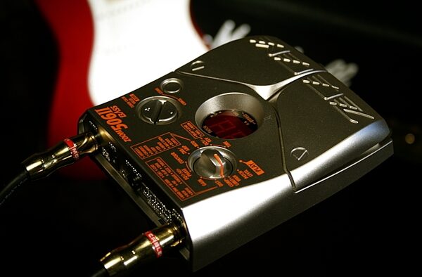 open zoom image for Zoom 506II Bass Multi-Effects Pedal, Application Shot
