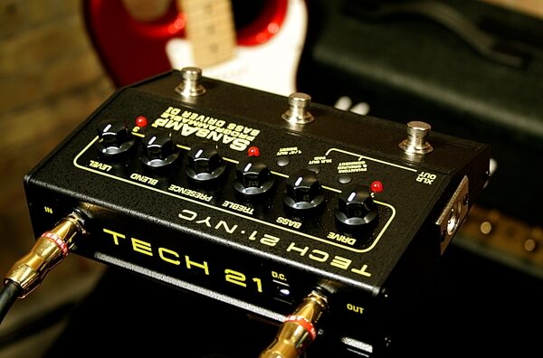 open zoom image for Tech 21 SansAmp Programmable Bass Driver DI Pedal, Application Shot Back