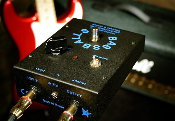 open zoom image for Electro-Harmonix Bassballs Pedal, Application Shot Back