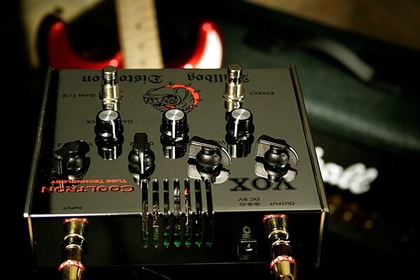 open zoom image for Vox Bulldog Cooltron Distortion Pedal, Application Shot Back