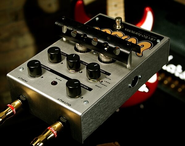 open zoom image for Electro-Harmonix Wiggler Tube Modulation Pedal, Application Shot Back