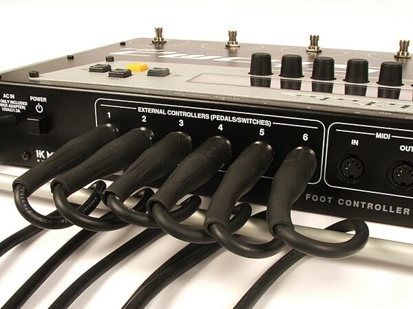open zoom image for IK Multimedia Stomp IO USB Foot Controller and Audio Interface, Jack Connections