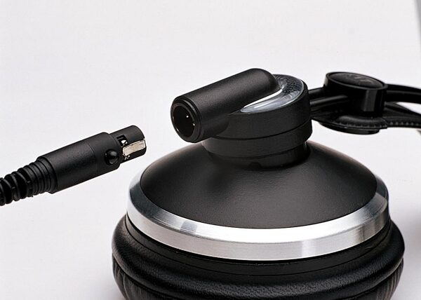 open zoom image for AKG K171 Studio Closed Headphones, Plug