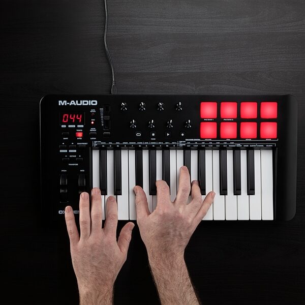 open zoom image for M-Audio Oxygen 25 MKV USB MIDI Controller, 25-Key, New, Action Position Back