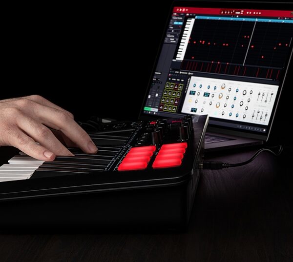 open zoom image for M-Audio Oxygen 25 MKV USB MIDI Controller, 25-Key, New, Action Position Back