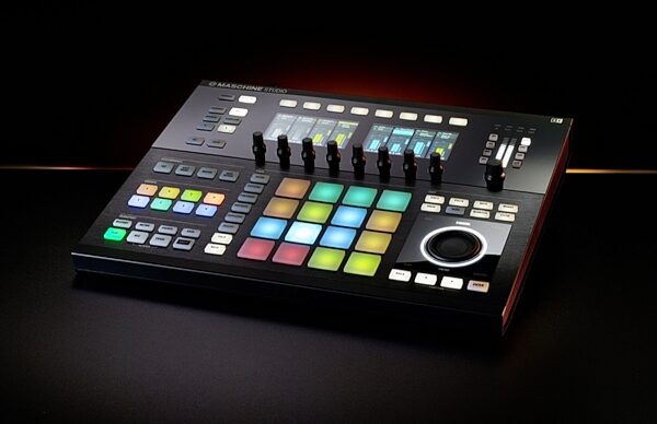 open zoom image for Native Instruments Maschine Studio, Glamour View 2