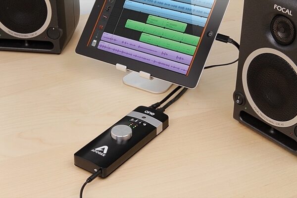 open zoom image for Apogee One Audio Interface for iPad and Mac, Garageband View