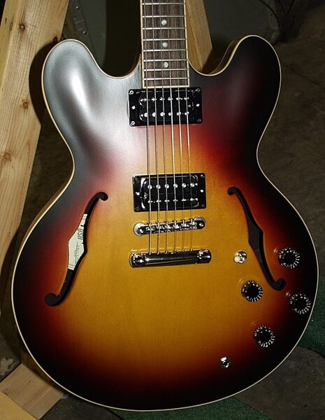 open zoom image for Gibson ES333 Memphis Series Semi-Hollow Electric Guitar (with Gig Bag), Triple Burst Detail