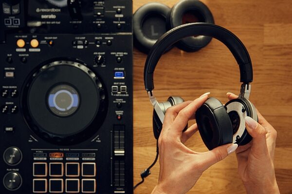 open zoom image for Beyerdynamic DJ 300 PRO X CLUB DJ Headphones, Black and SIlver, Detail