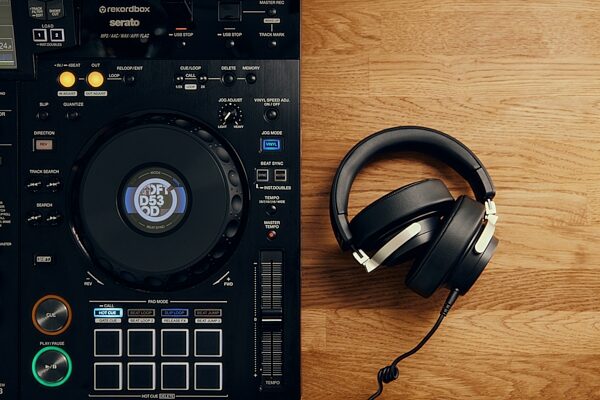 open zoom image for Beyerdynamic DJ 300 PRO X CLUB DJ Headphones, Black and SIlver, In Use