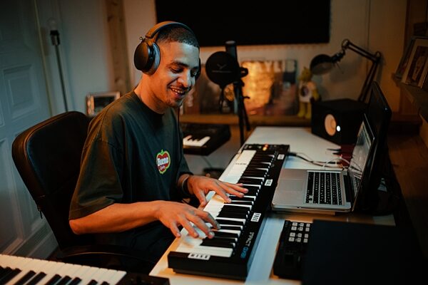 open zoom image for Beyerdynamic DT 700 PRO X Closed-Back Studio Headphones, New, In Use