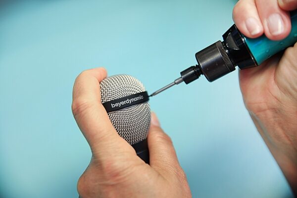 open zoom image for Beyerdynamic M 88 Hypercardioid Dynamic Vocal Microphone, V2, Open Box (Like New), In Use