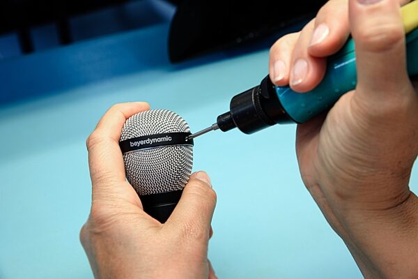 open zoom image for Beyerdynamic M 88 Hypercardioid Dynamic Vocal Microphone, V2, Open Box (Like New), In Use
