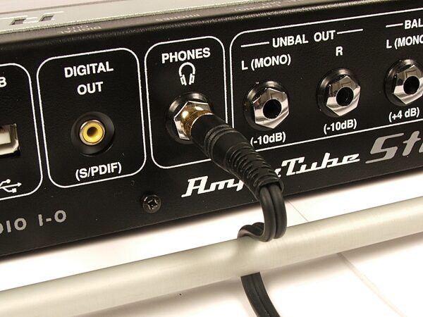 open zoom image for IK Multimedia Stomp IO USB Foot Controller and Audio Interface, Phones Connection