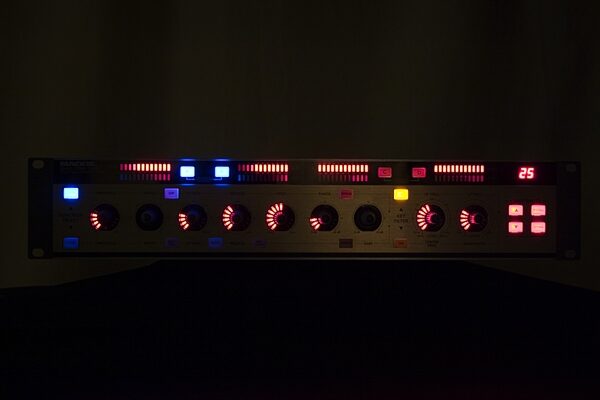 open zoom image for Mackie QuadCompGate 4-Channel Digital Compressor/Gate, Lights 3