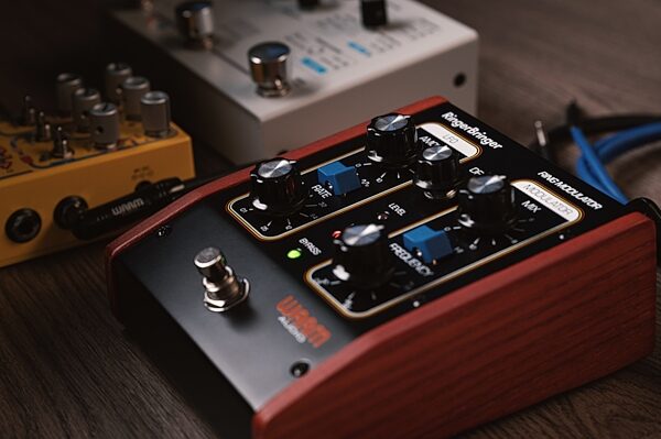 open zoom image for Warm Audio RingerBringer Analog Ring Modulation Pedal, New, Angled Front