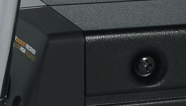 open zoom image for AKG WMS40DVGTR UHF Guitar/Bass Wireless Diversity System, SR 40 Case Detail