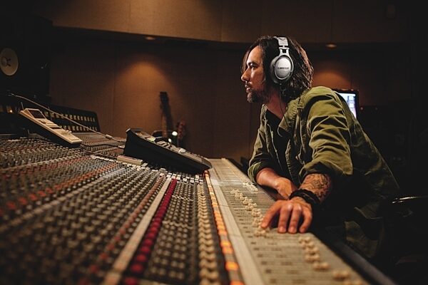 open zoom image for Shure SRH940 Headphones, Glamour View 2