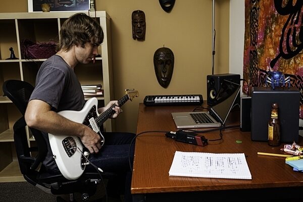 open zoom image for Line 6 Sonic Port VX Audio Interface with Stereo Microphone, Glam View 15