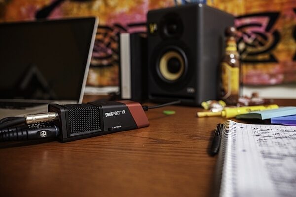 open zoom image for Line 6 Sonic Port VX Audio Interface with Stereo Microphone, Glam View 18