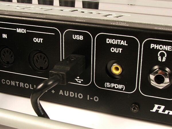 open zoom image for IK Multimedia Stomp IO USB Foot Controller and Audio Interface, USB Closeup