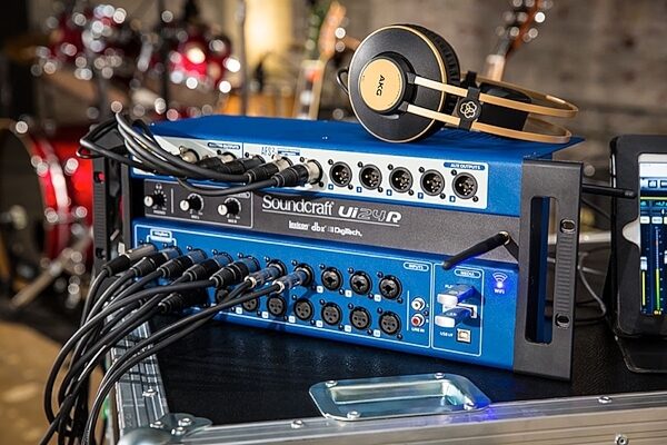 open zoom image for Soundcraft Ui24R Rack Mount 24-Channel Digital Mixer, Open Box (Like New), Glamour View 1