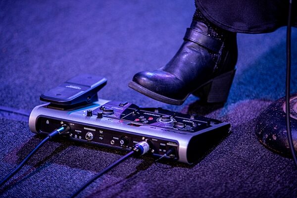 open zoom image for Zoom V6-SP Vocal Effects Processor and Looper Pedal, New, Action Position Back