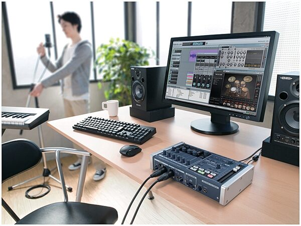 open zoom image for Cakewalk V-Studio 100 Control Surface, In Use 2