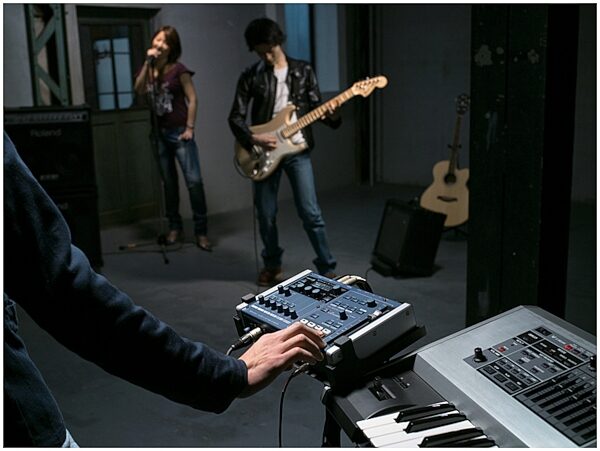 open zoom image for Cakewalk V-Studio 100 Control Surface, In Use 3