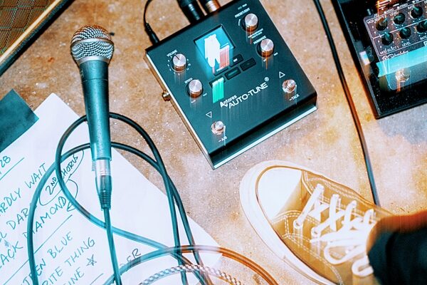 open zoom image for HeadRush VX5 Auto-Tune Vocal Effects Pedal, Open Box (Like New), Action Position Back