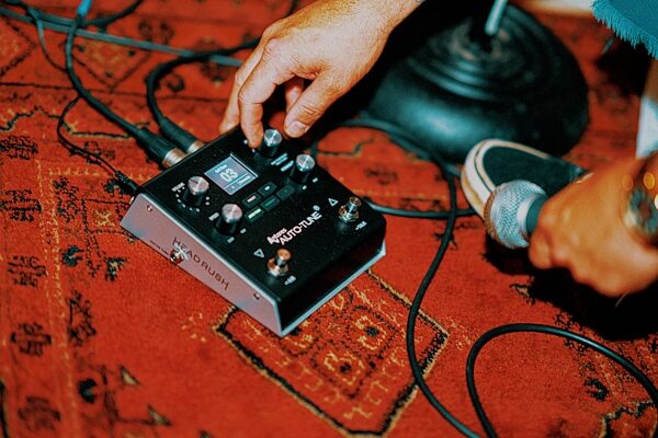 open zoom image for HeadRush VX5 Auto-Tune Vocal Effects Pedal, Open Box (Like New), Action Position Back