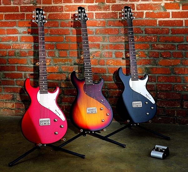 open zoom image for Line6 Variax 500 Modeling Guitar (With Gig Bag), Family Shot